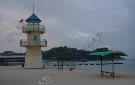 海滩灯塔图片
