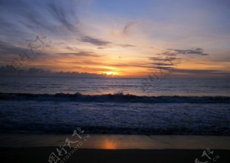 巴厘岛的夕阳海滩图片