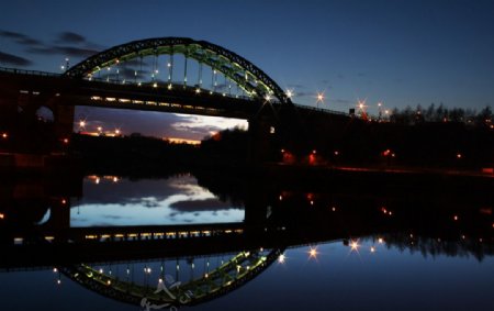 英国桑德兰黄昏时威尔茅斯桥图片