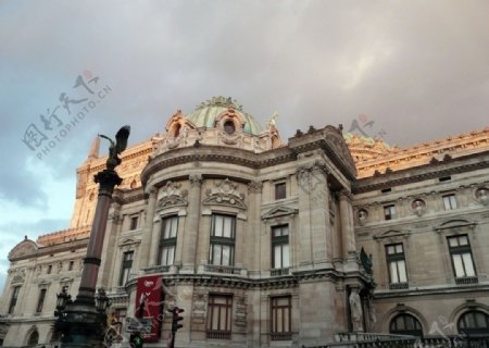 巴黎黃昏時的巴黎歌劇院图片