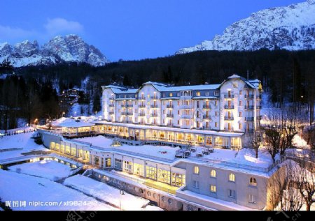 漂亮国外雪景酒店建筑图片
