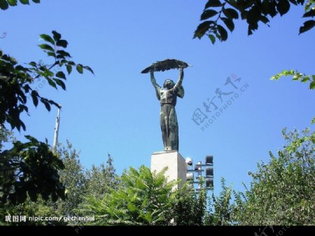 自由女神像在布达佩斯图片