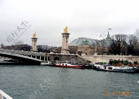 巴黎塞纳河亚历山大三世桥图片