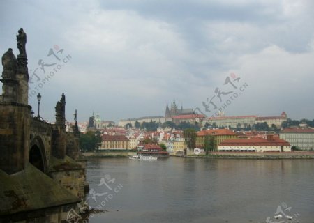 捷克布拉格河岸风光图片