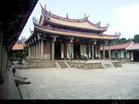 台北三級古蹟孔廟大成殿及左迴廊图片