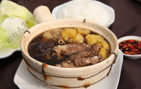 马来肉骨茶图片