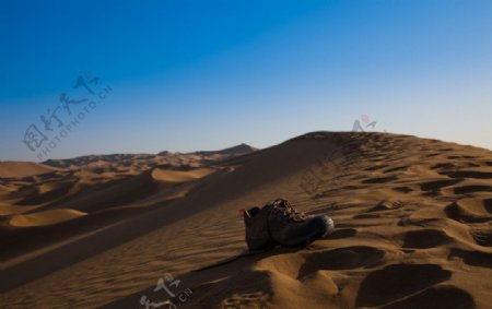 沙漠徒步鞋图片