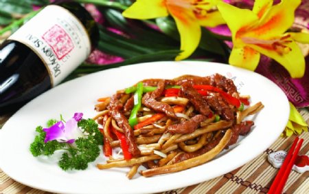 中式牛柳炒茶树菇图片