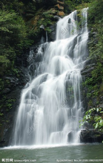 流水瀑布图图片