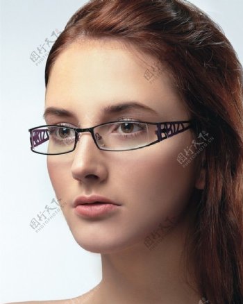 眼镜代言图片