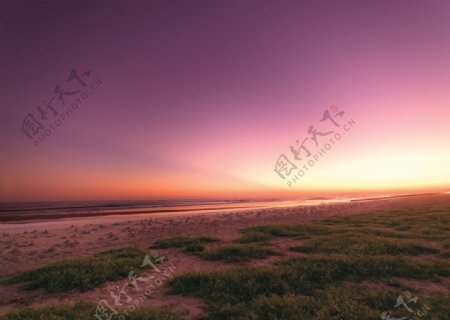 海边沙滩黄昏图片