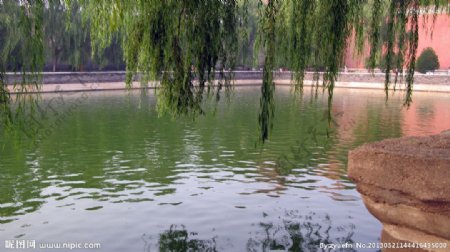 公园湖水图片