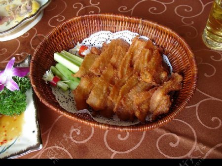 广东传统美食秘制葱烧南乳肉图片