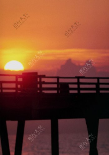高架桥黄昏美景图片