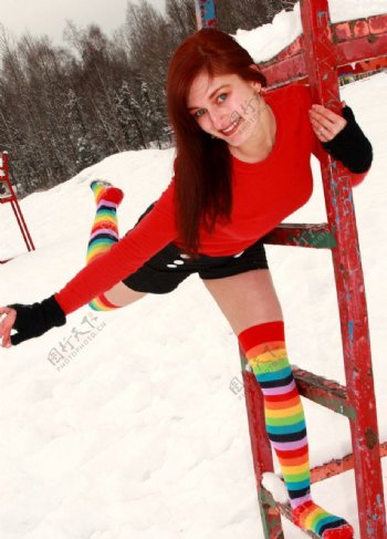 雪天长筒袜彩色飞扬楼梯图片