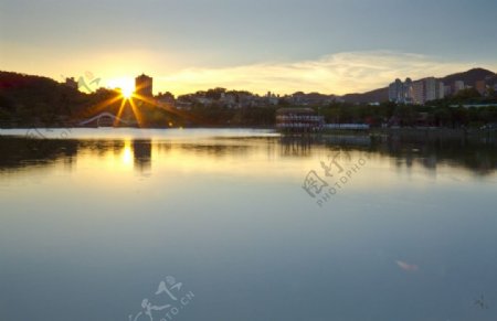 大湖公园夕阳之美图片