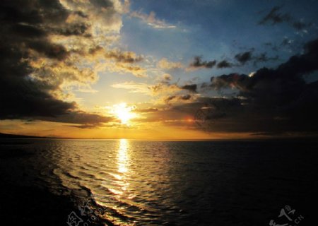 海天落日图片