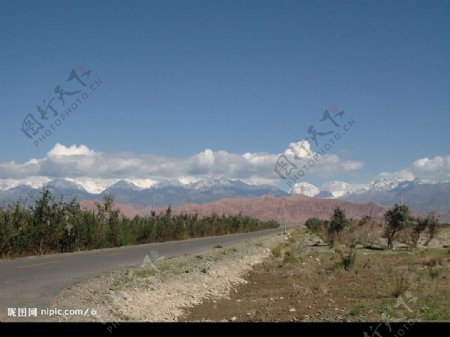 新疆托木尔峰国家级自然保护区风景图片