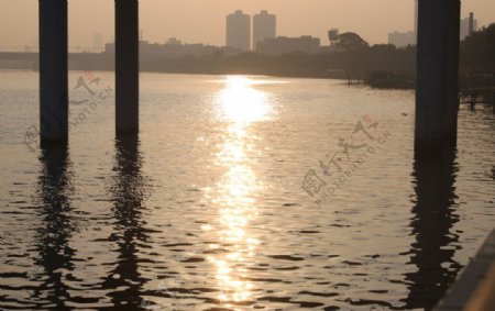 朝晨的江景图片