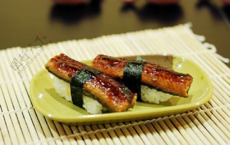鳗鱼寿司图片
