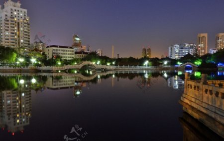 湖面夜景图片