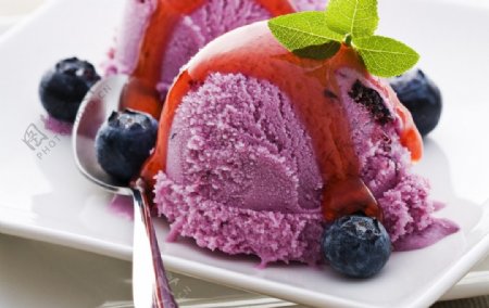蓝莓果粒冰淇淋图片