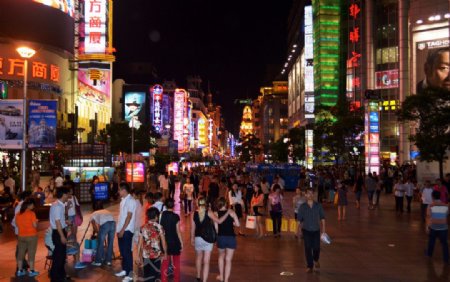 上海南京路步行街夜景图片