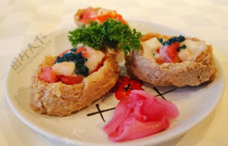 蟹籽蟹肉腐皮寿司图片