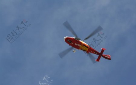航拍直升机图片