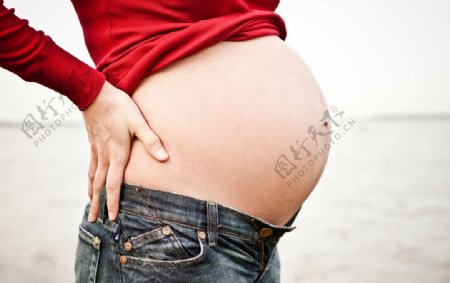 大肚子孕妇图片