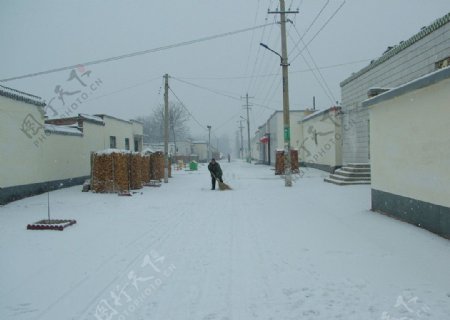 老家街道雪景图片