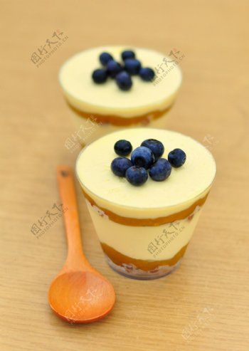 芒果蓝莓乳酪布丁图片