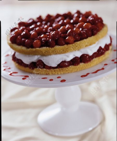 西式草莓樱桃蛋糕图片