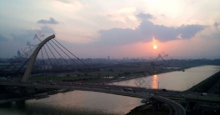 台北河堤落日图片