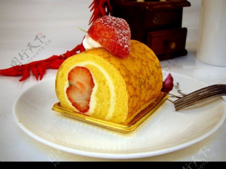 虎皮草莓卷蛋糕图片