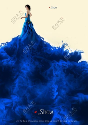 蓝色长裙T台秀PSD分层素材图片