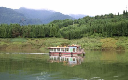 雅女湖山水图片