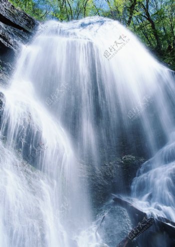 高山流水瀑布图片