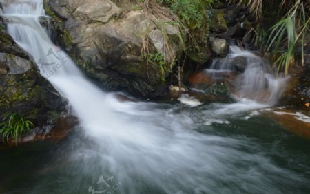 瀑布流水图片