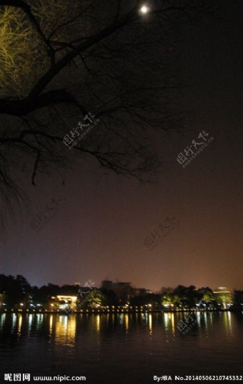 夜晚的西湖图片