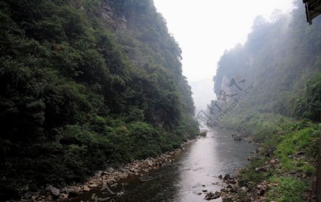 山中秋雨图片