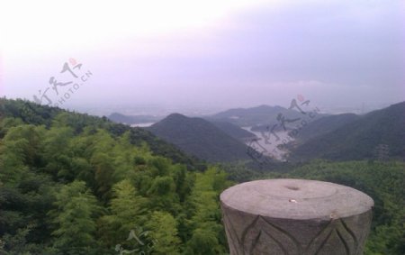 大山远景图片