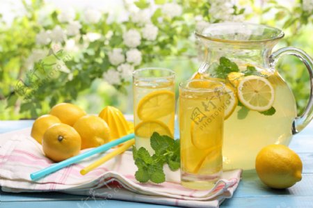 天然果汁饮料柠檬汁图片