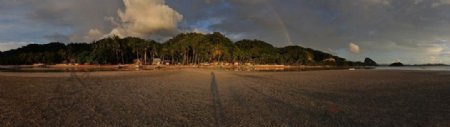 海边雨后的彩虹图片