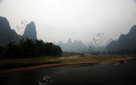 漓江雨雾图片