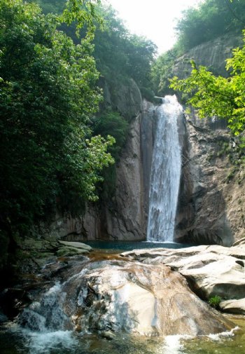 神龙谷瀑布图片