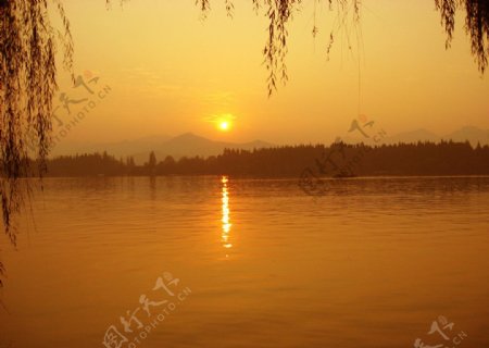 夕阳西湖图片