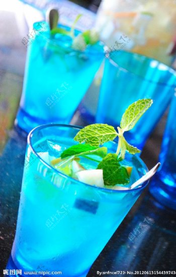 桑格利亚饮品蓝色鸡尾酒图片
