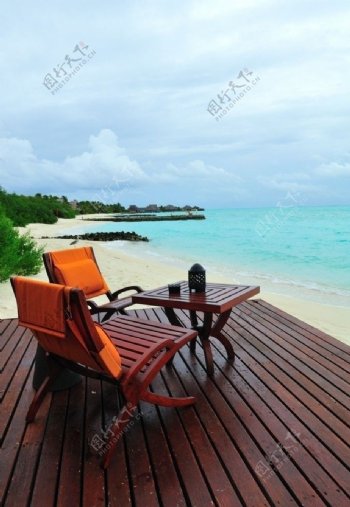 渡假海滩躺椅图片