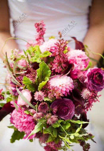 粉色婚礼花束图片
